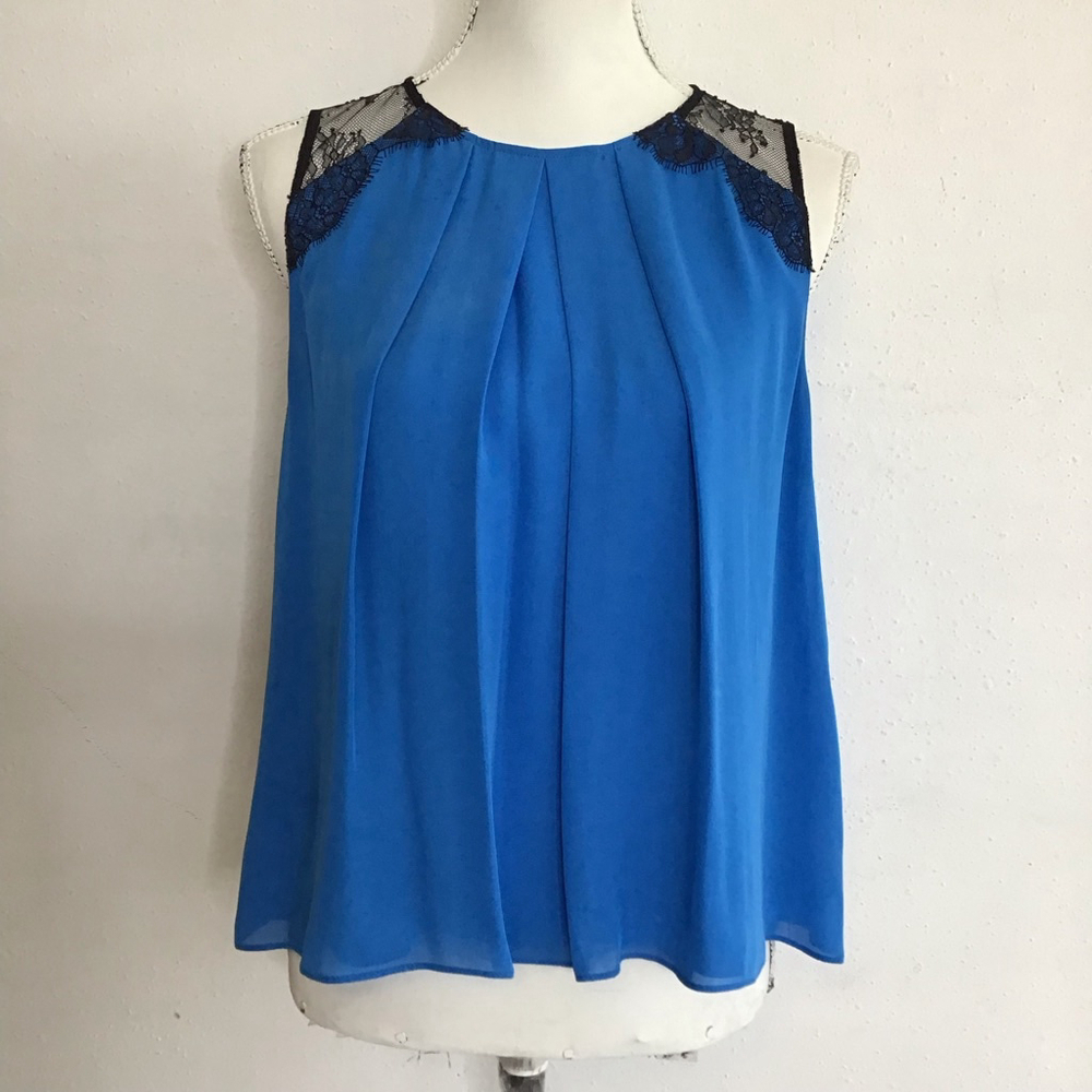 Alice + Olivia Women Elegant Blue Sleeveless Blouse with Black Lace Trim S